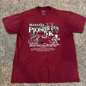 Gildan Maroon Graphic Men's T-Shirt men’s preloved size faded maybe medium